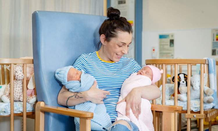Maternity Twins (1)